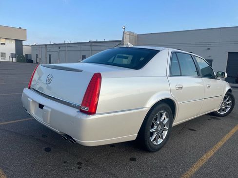 Used 2010 Cadillac DTS Luxury image 5