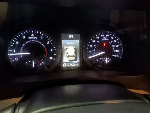 Used 2016 Toyota Sienna XLE w/ XLE Navigation Package AWD/4WD image 2
