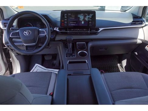 Certified 2021 Toyota Sienna LE FWD image 25