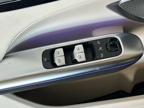 Certified 2025 Mercedes-Benz C 300 Sedan image 12