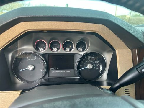 Used 2015 Ford F250 Lariat w/ Lariat Interior Package image 17