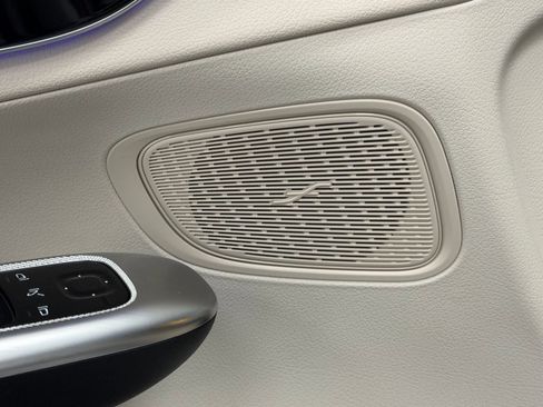 Certified 2025 Mercedes-Benz GLC 350e 4MATIC image 23