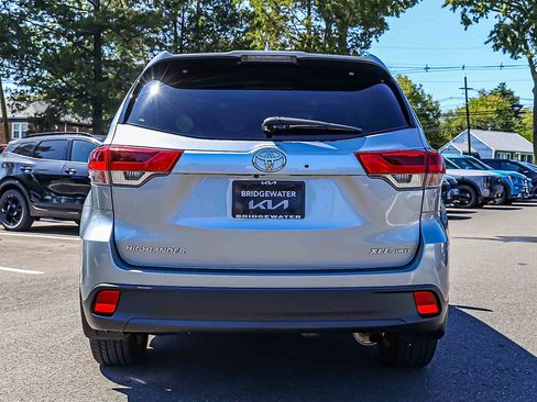 Used 2018 Toyota Highlander XLE AWD/4WD image 5