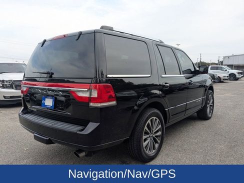 Used 2017 Lincoln Navigator Select image 4