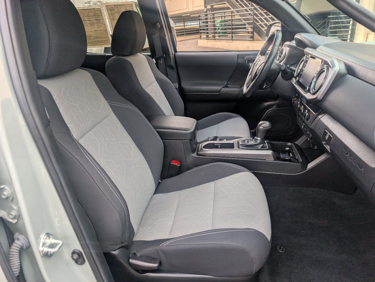 Used 2022 Toyota Tacoma TRD Sport w/ Technology Package AWD/4WD image 8