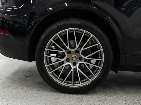 Used 2023 Porsche Cayenne Platinum Edition AWD/4WD image 38