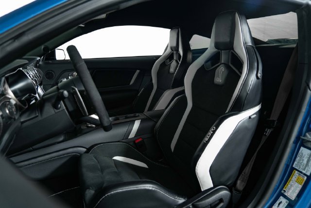 Used 2020 Ford Mustang Shelby GT500 w/ Carbon Fiber Track Pack RWD image 16