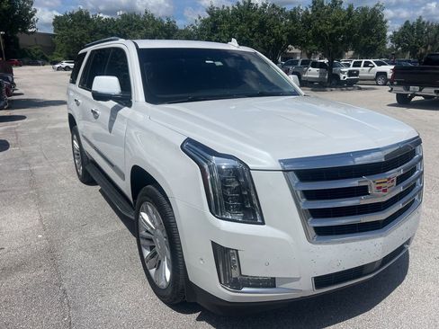 Used 2019 Cadillac Escalade Premium Luxury AWD/4WD image 2