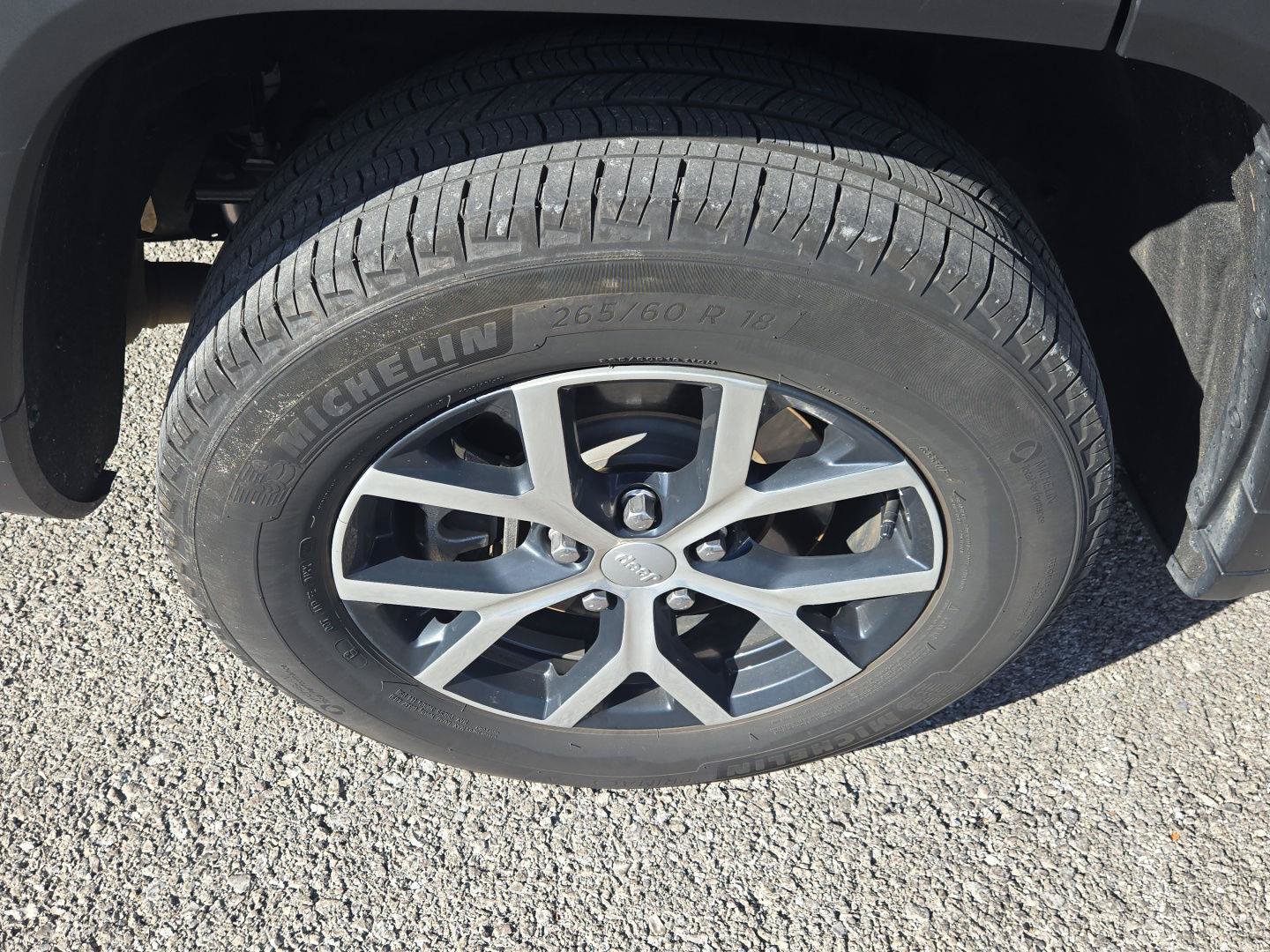 Used 2024 Jeep Grand Cherokee L Limited AWD/4WD image 10