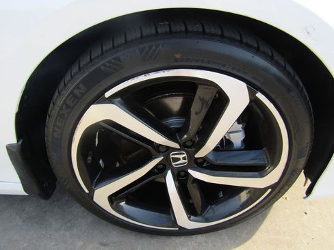 Used 2020 Honda Accord Sport image 7