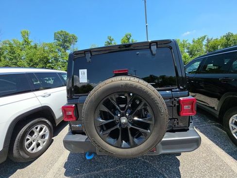 Used 2024 Jeep Wrangler Unlimited Sahara AWD/4WD image 18