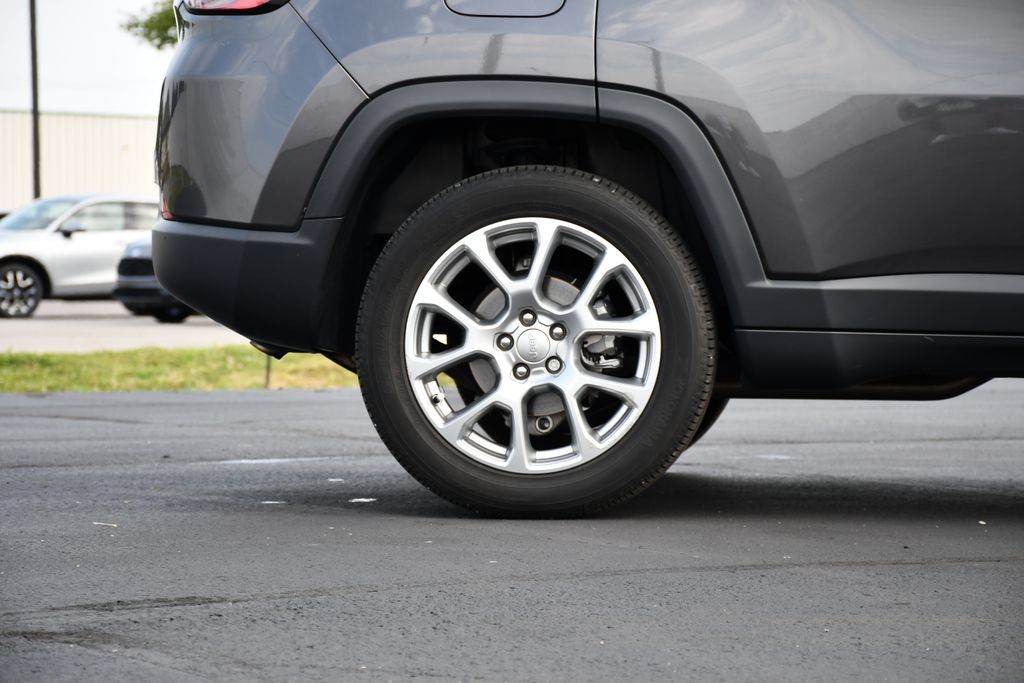Used 2023 Jeep Compass Latitude AWD/4WD image 10