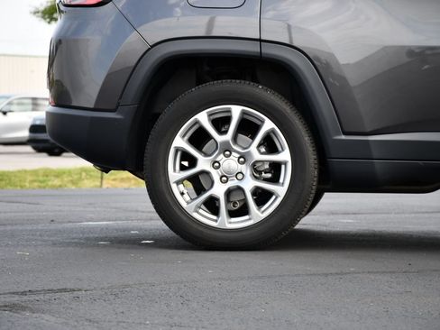 Used 2023 Jeep Compass Latitude AWD/4WD image 10