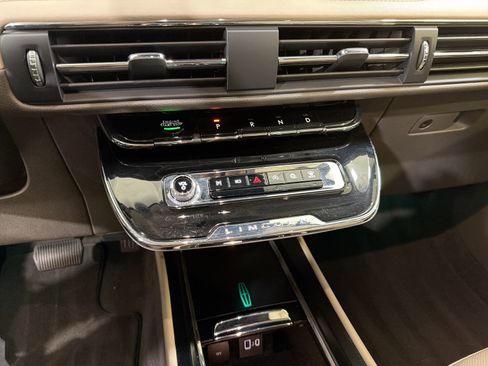 Used 2024 Lincoln Corsair Reserve image 21