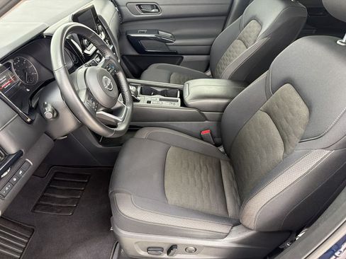 Used 2025 Nissan Pathfinder SV FWD image 5