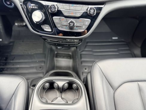 Used 2024 Chrysler Pacifica Touring-L w/ Uconnect Theater Family Group image 19