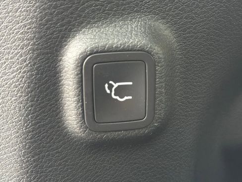 Used 2022 Jeep Cherokee Limited AWD/4WD image 30