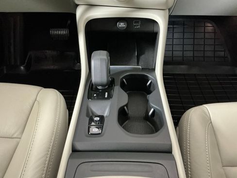 Used 2022 Volvo XC40 T5 Momentum w/ Premium Package AWD/4WD image 13