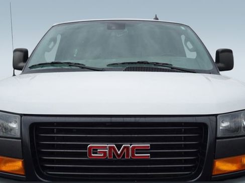 Used 2021 GMC Savana 3500 w/ Driver Convenience Package image 31