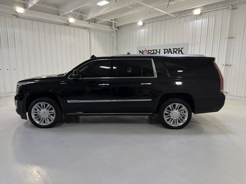 Used 2017 Cadillac Escalade ESV Platinum image 2
