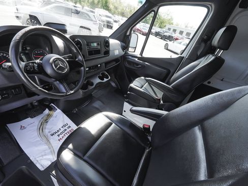 Used 2025 Mercedes-Benz Sprinter 2500 image 12