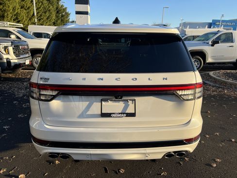 Used 2025 Lincoln Aviator Reserve w/ Equipment Group 201A image 9