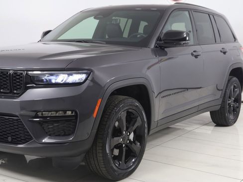 Used 2024 Jeep Grand Cherokee Limited w/ Luxury Tech Group II image 54