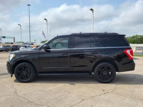 Used 2021 Ford Expedition XLT RWD image 2