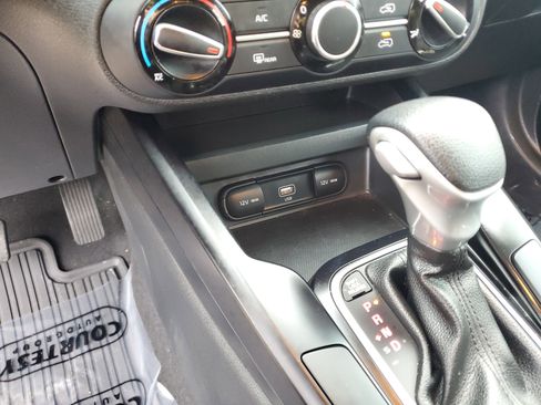 Used 2022 Kia Soul LX image 22