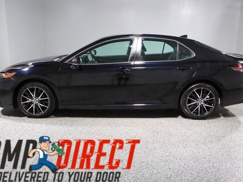 Used 2024 Toyota Camry SE image 10