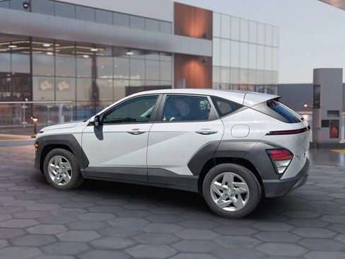 Used 2024 Hyundai Kona SE FWD image 5