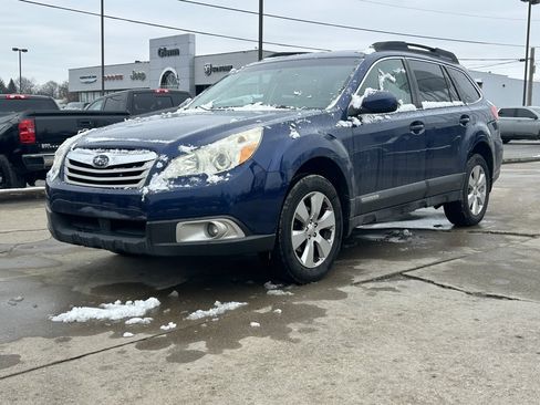 Used 2011 Subaru Outback 2.5i Limited image 2