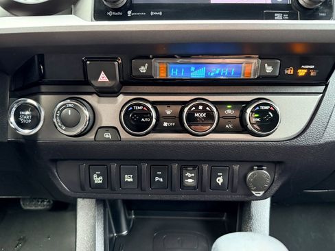 Used 2017 Toyota Tacoma TRD Off-Road w/ Premium & Technology Package image 16