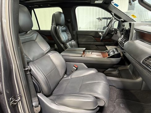 Used 2023 Lincoln Navigator Reserve RWD image 14