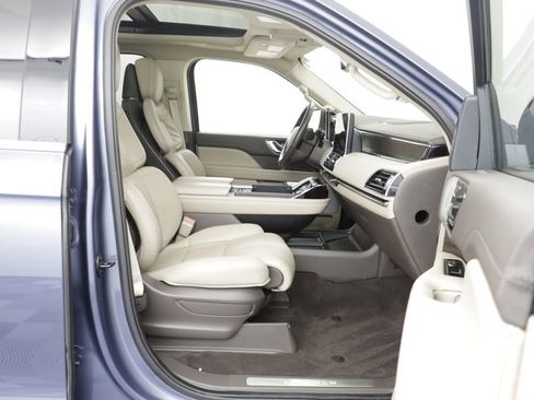 Used 2023 Lincoln Navigator Reserve AWD/4WD image 21