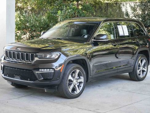 Used 2023 Jeep Grand Cherokee 4WD 4xe w/ Luxury Tech Group II image 3