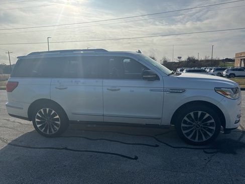 Used 2019 Lincoln Navigator Select image 2