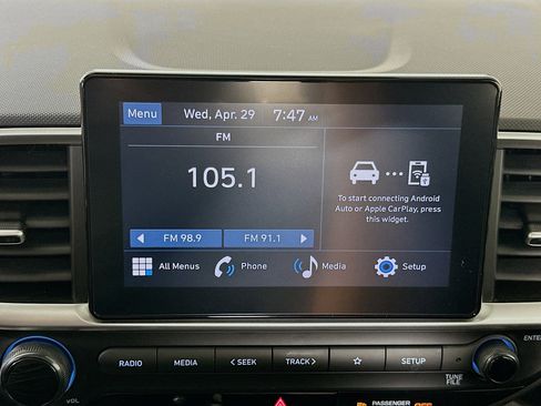 Used 2025 Hyundai Venue SEL FWD image 19