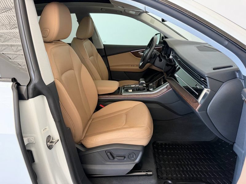 Used 2019 Audi Q8 Premium Plus w/ Premium Plus AWD/4WD image 19