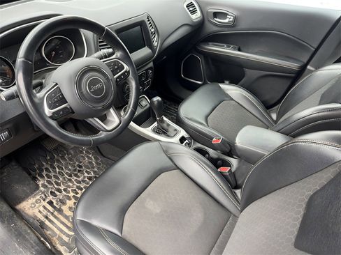 Used 2020 Jeep Compass Latitude image 11