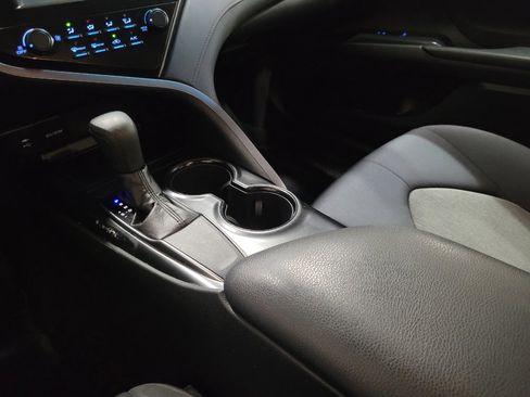 Used 2019 Toyota Camry LE FWD image 26