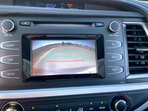 Used 2019 Toyota Highlander LE image 15