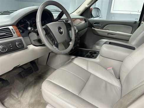 Used 2008 Chevrolet Suburban LT AWD/4WD image 2