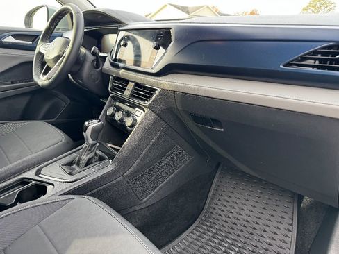 Used 2024 Volkswagen Taos SE image 21