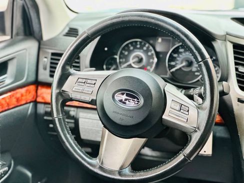 Used 2010 Subaru Outback 2.5i Limited AWD/4WD image 9