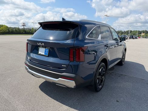 Used 2025 Kia Sorento S AWD/4WD image 9