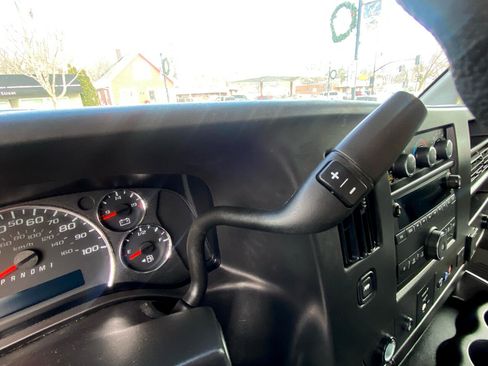 Used 2025 Chevrolet Express 2500 RWD 2500 155 w/ Communications Package image 25