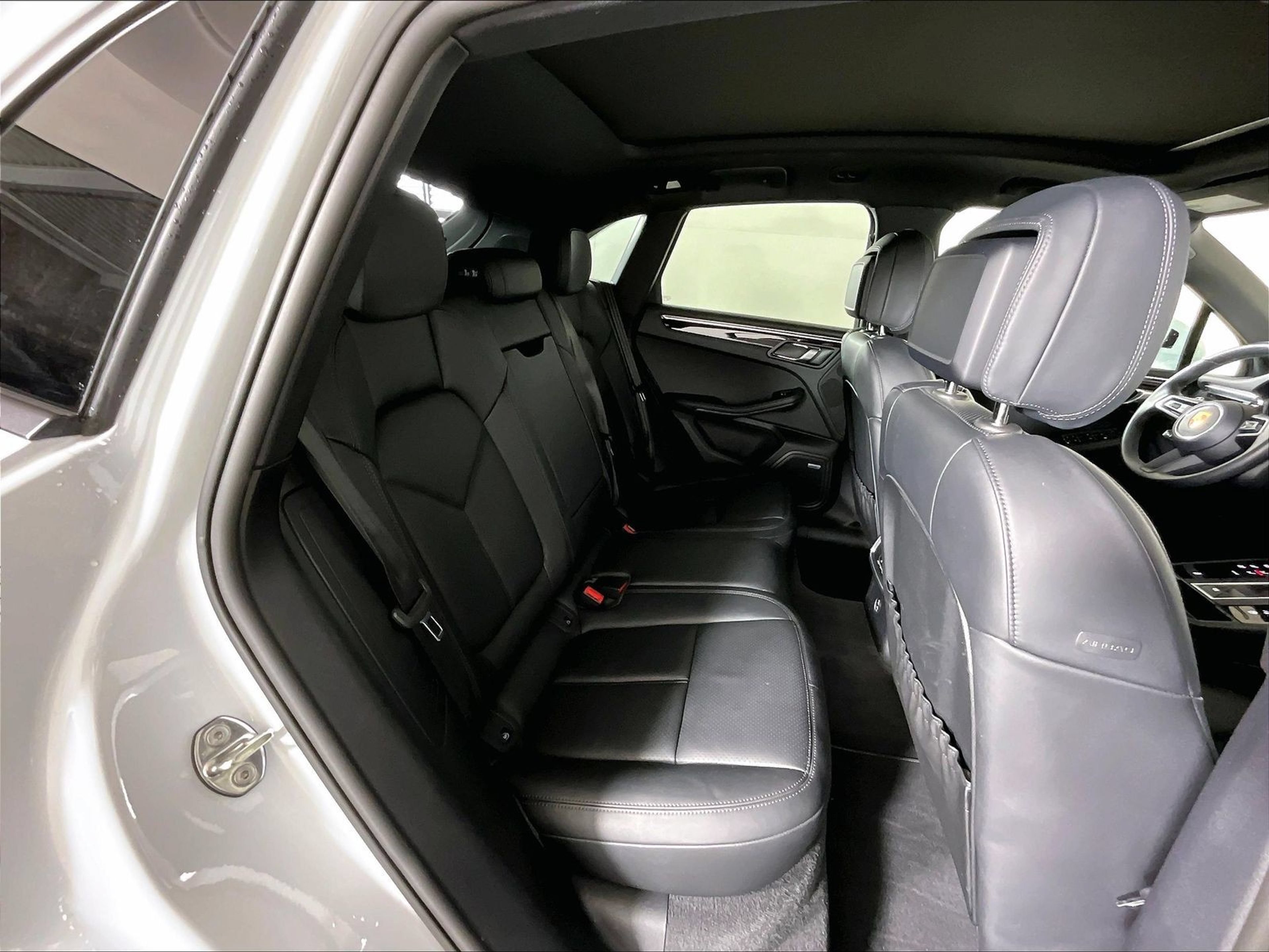 Used 2026 Porsche Macan AWD/4WD image 19