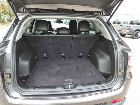 Used 2022 Jeep Compass Latitude image 10