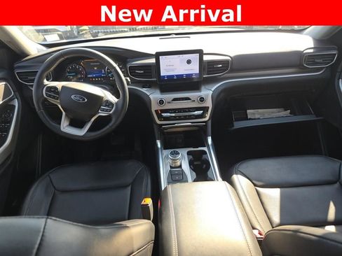 Used 2023 Ford Explorer XLT w/ Equipment Group 202A image 8